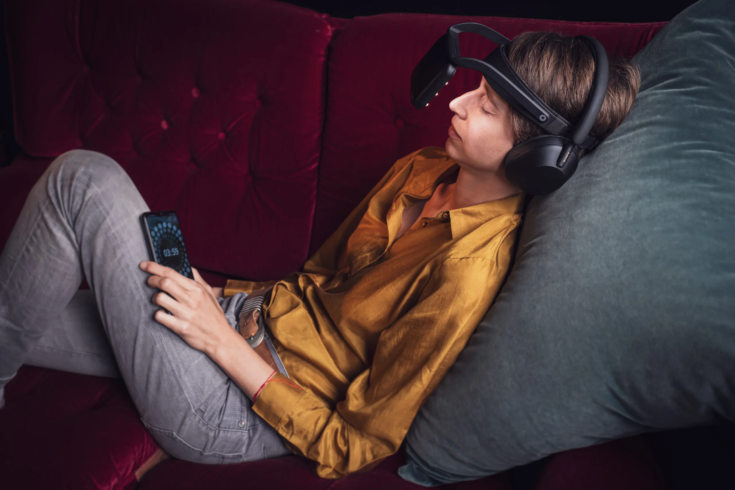 NeuroVIZR brain training device for improving focus, relaxation, cognitive performance, and mental wellness